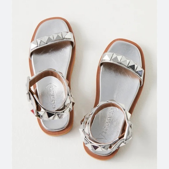 Vicenza Leon Studded ankle strap sandal 👡 - Picture 2 of 4